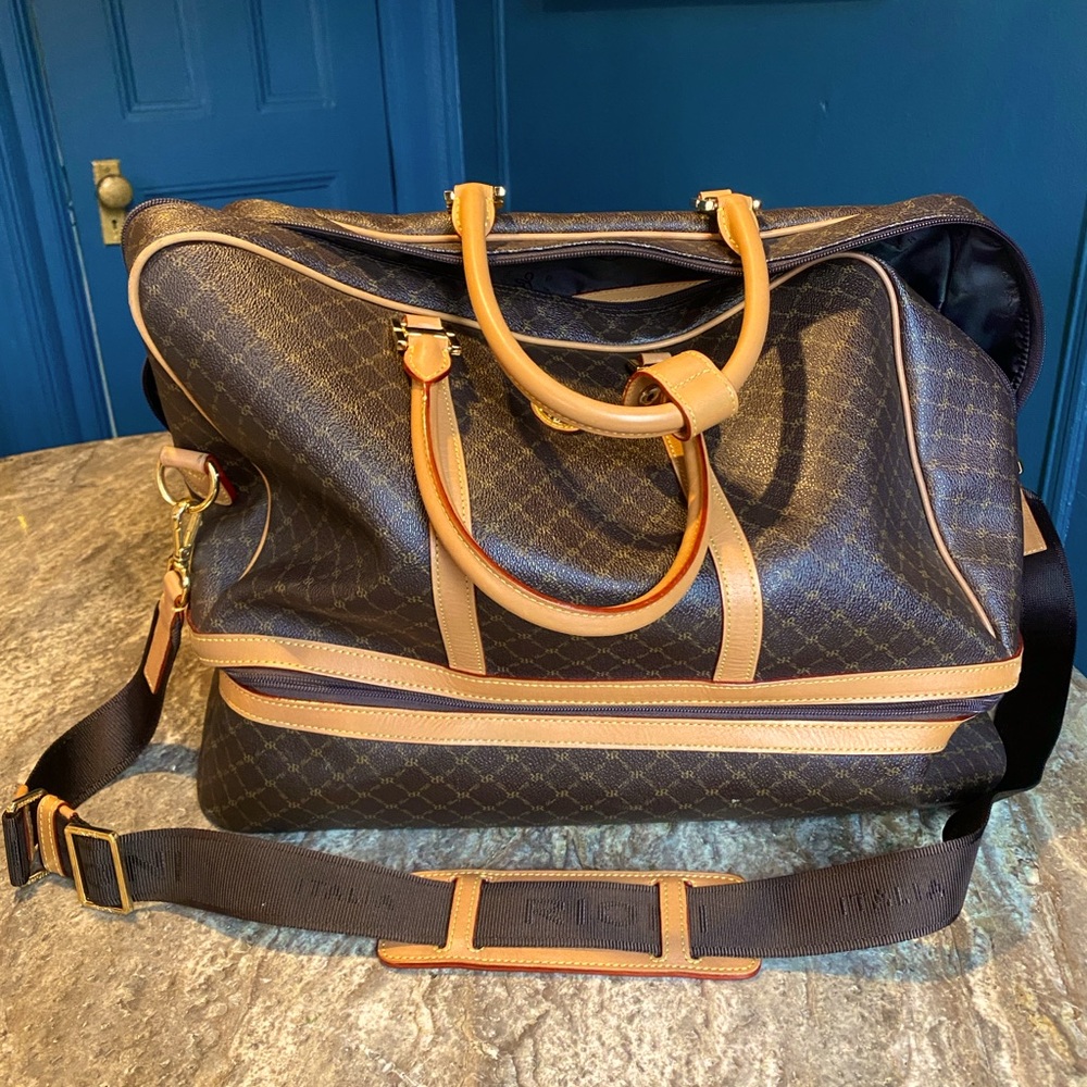 Italian Leather Weekender Bag by Rioni with bottom compartment.